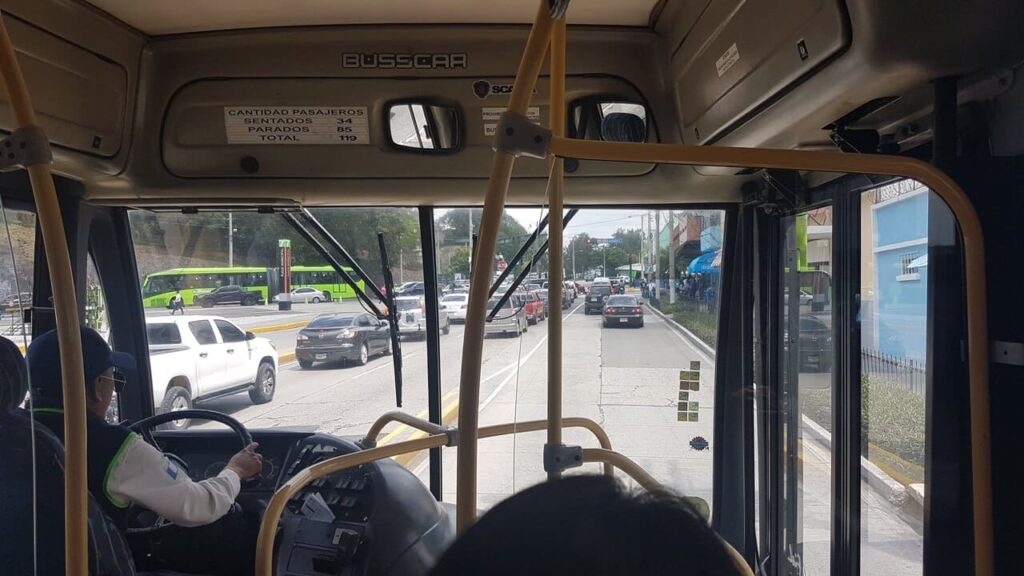 interior del transmetro de guatemala